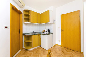 Apartments And Rooms Iva