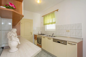 Apartments Vrlika