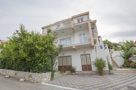 Apartments Vrlika