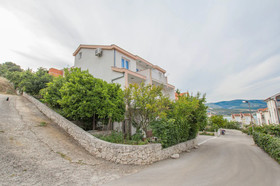 Apartments Vrlika