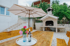 Apartments Vrlika