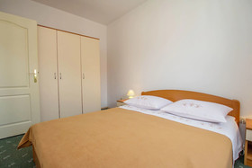 Apartments Vrlika