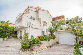 Apartments Vrlika