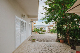 Apartments Vrlika