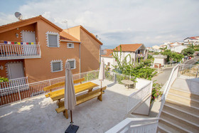 Apartments Vrlika