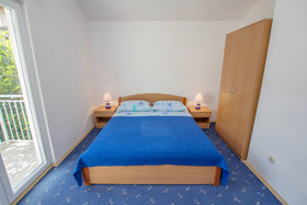 Apartments Vrlika