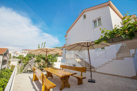 Apartments Vrlika