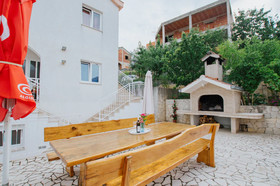 Apartments Vrlika