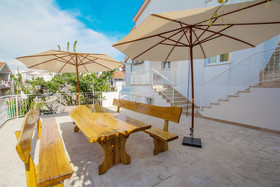 Apartments Vrlika
