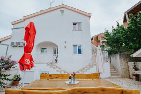 Apartments Vrlika