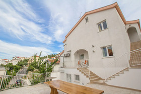 Apartments Vrlika