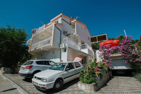 Apartments Vrlika