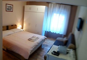 Carol Rooms Guesthouse