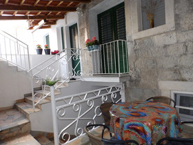 House Polus