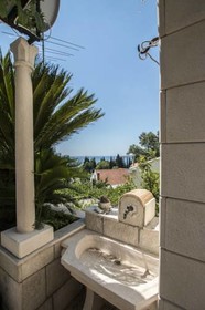 Radovcic Apartments and Rooms