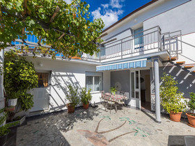 House Delfin