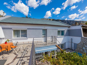 House Delfin