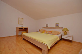 Apartment and Rooms Ante