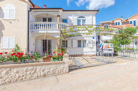 Apartment And Room Stefanija
