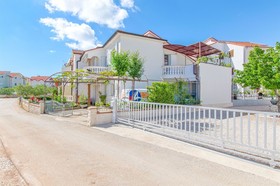 Apartment And Room Stefanija