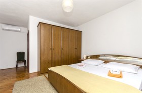Apartments and Rooms Ante