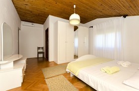 Apartments and Rooms Ante