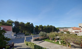 Apartments and Rooms Meri