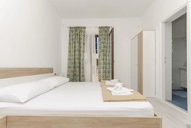 Apartments and Rooms Meri