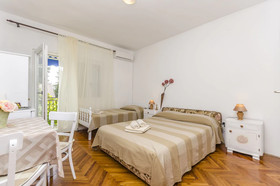 Apartments and Rooms Meri