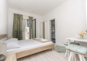 Apartments and Rooms Meri