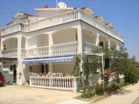 Apartments and Rooms Toni
