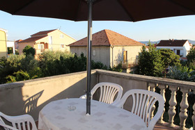Apartments And Room Thea