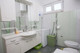 Apartments And Room Thea