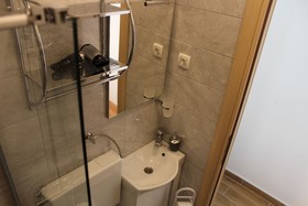 Apartments And Room Thea