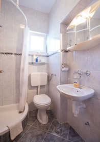 Apartments And Room Thea