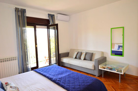 Elza Apartments