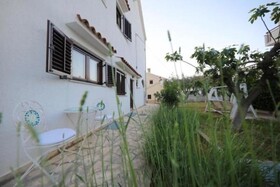 Ina Apartments