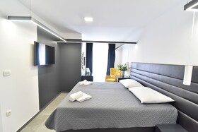 Mono Apartments & Rooms