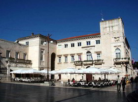 Poluotok