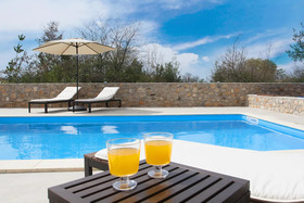 Villa Nar