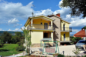 Holiday House Estera