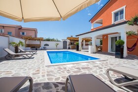 Villa Deni