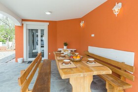 Villa Deni