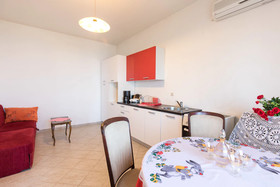 Apartment Lucia & Holiday Home Nino