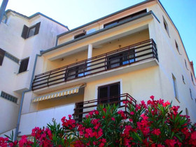 Oina Apartments