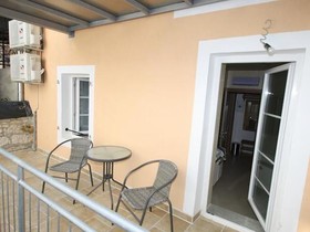 Apartments & Rooms Pearl