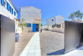 Pax House