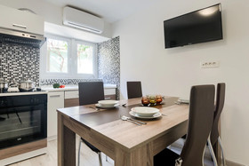 Andrea & Leon Apartments