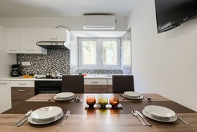 Andrea & Leon Apartments