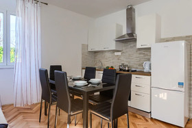 Andrea & Leon Apartments